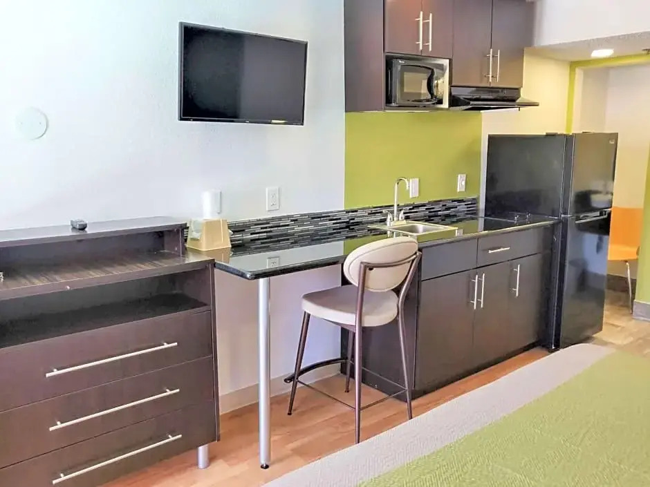 Studio 6-Fresno, CA - Extended Stay