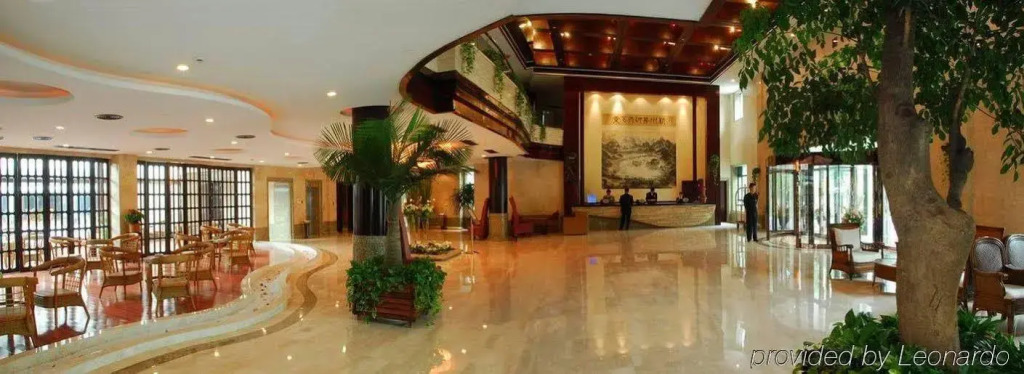West Lake Hillview International