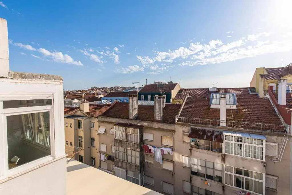 LovelyStay - Sunny 1BDR Apartment W/Terrace