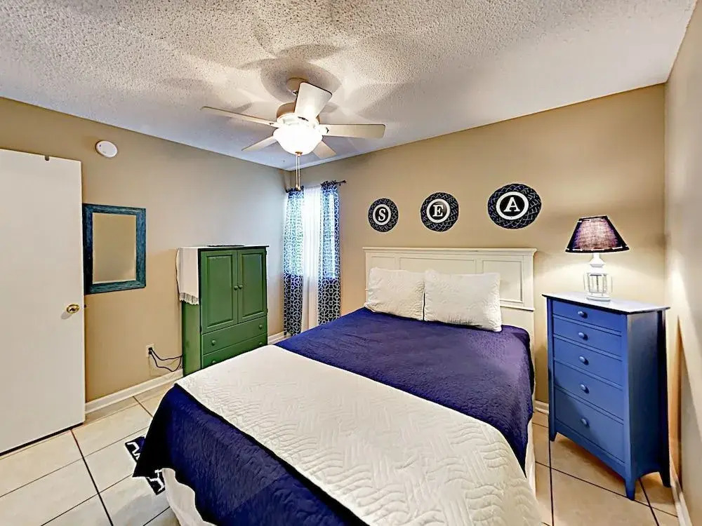 925 W Beach Seabreeze Condo - 2 Br condo by RedAwning