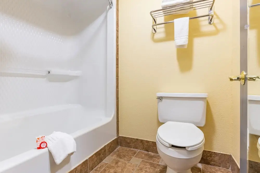 Rodeway Inn and Suites Airport Tulsa