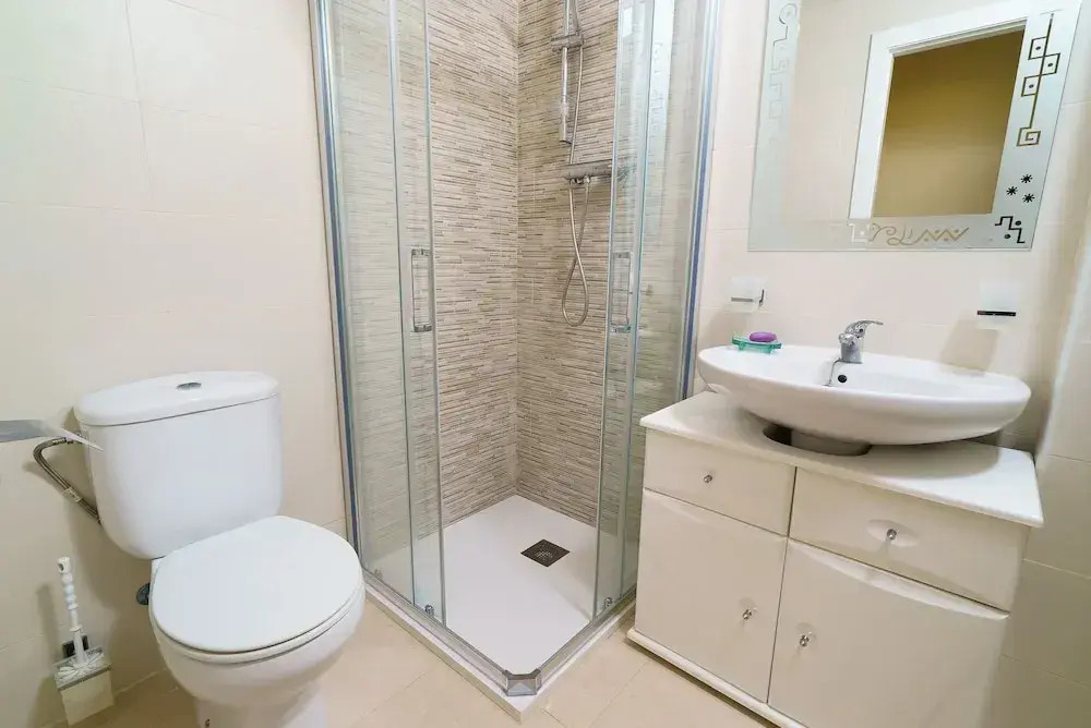 Fais in D nia With 2 Bedrooms and 2 Bathrooms