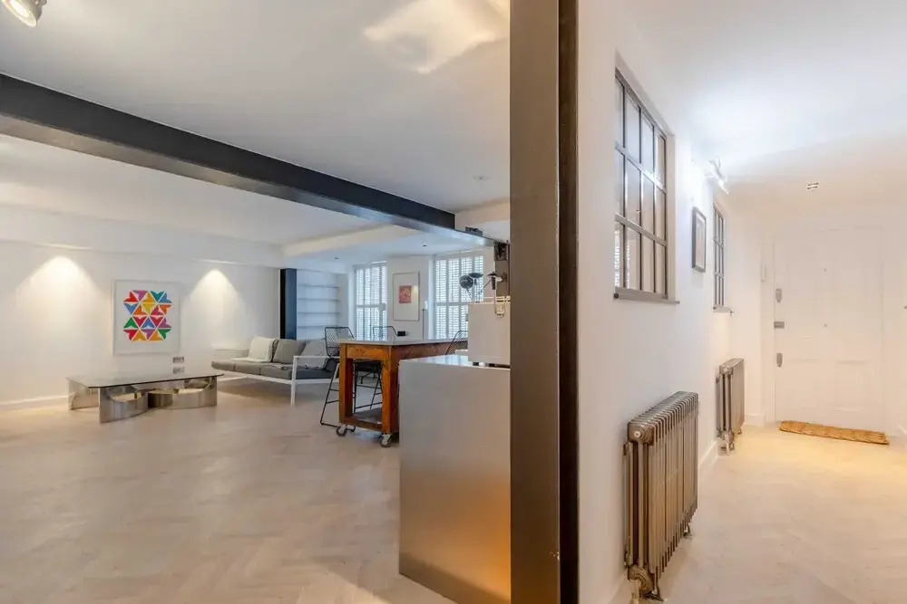 Sleek & Stylish 2BD Flat - Warren Street
