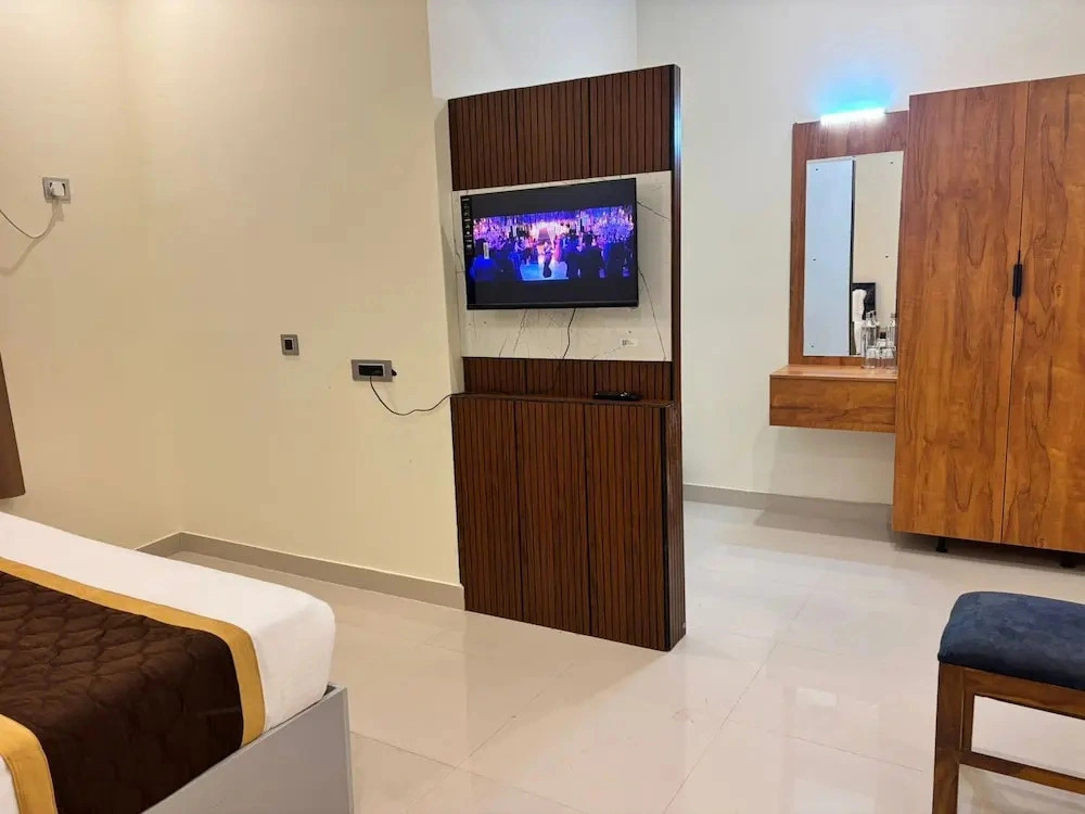 Thamira Grand Palace