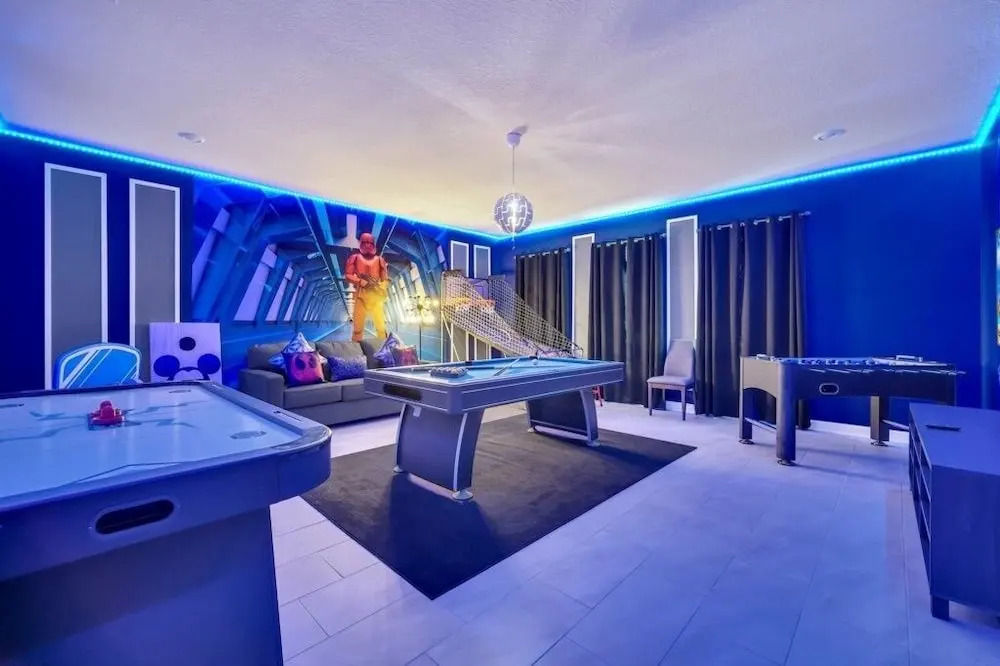Magnificent Star Wars & Designed Rooms Pool & Spa! 7 Bedroom Villa