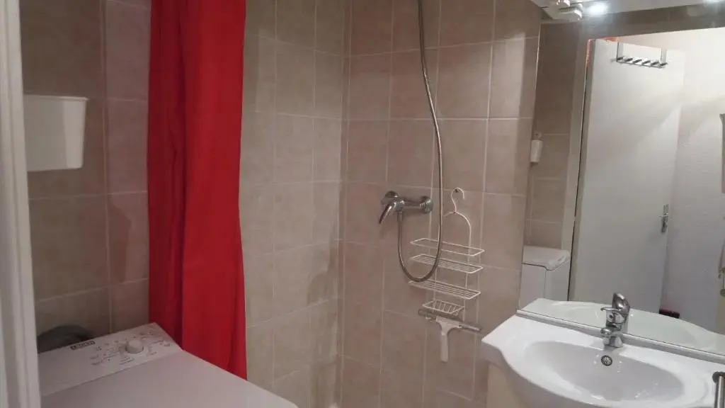 Appartement residence avec piscine a deux pas des plages