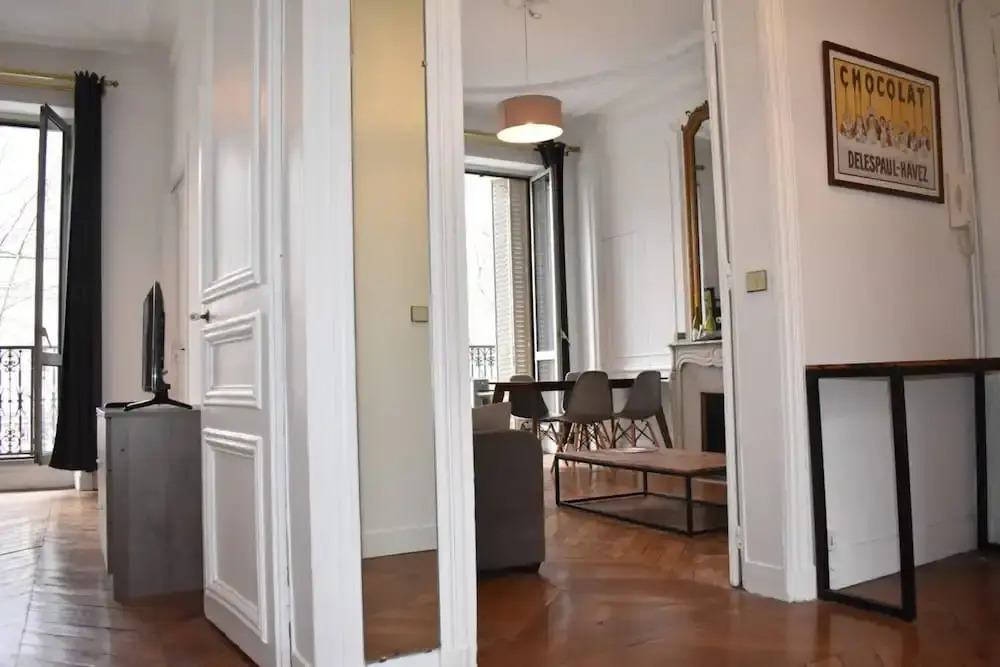 Parisian Apartment In Prime Location