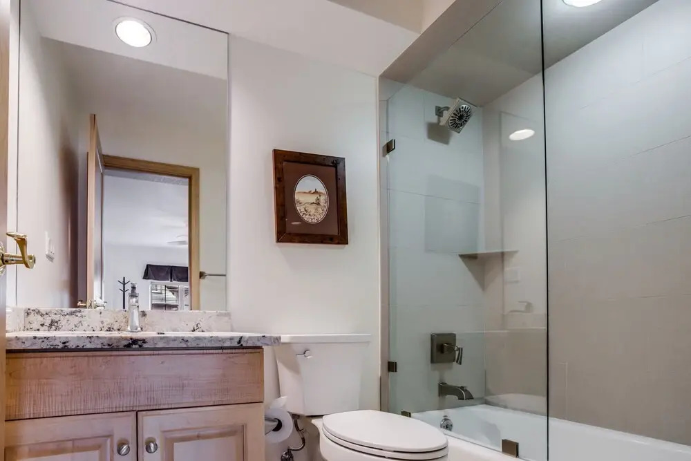 Luxurious 3 bedroom 3 bath condo! 3 Condo by RedAwning