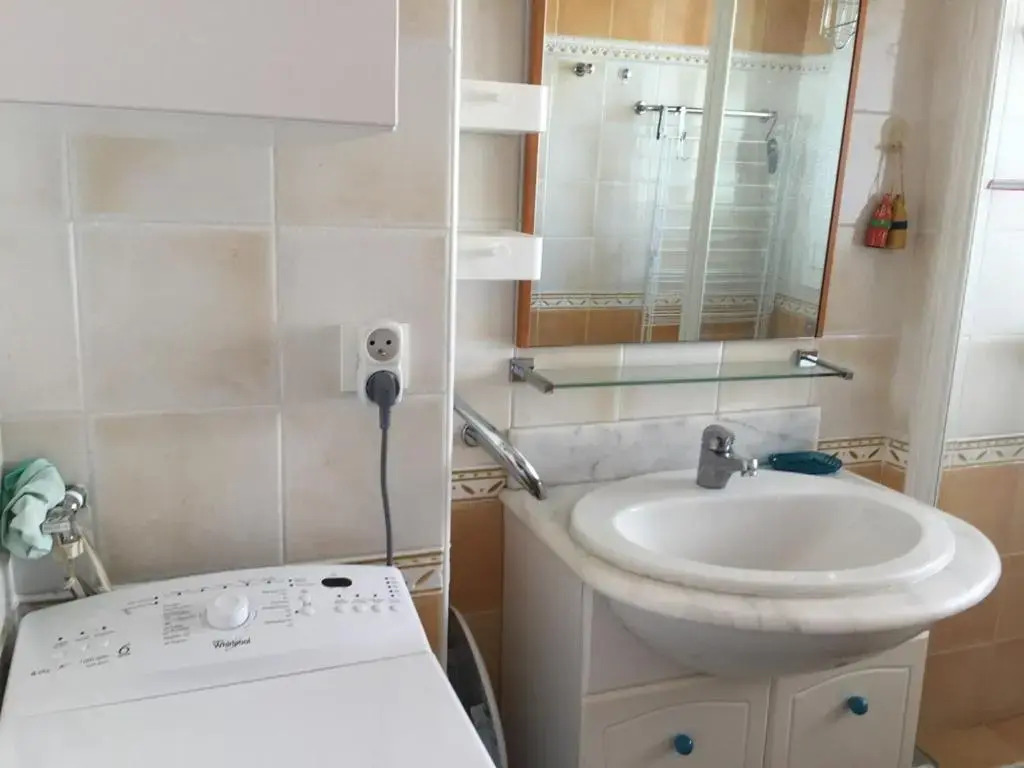 Appartement Hendaye, 1 pièce, 2 personnes - FR-1-2-323