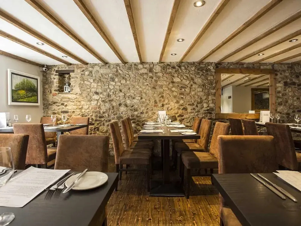 Bath House Hotel & Restaurant