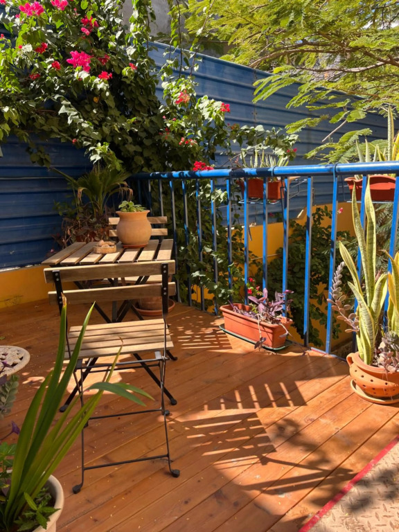 Charming 2BR Guest Suite with Ocean View