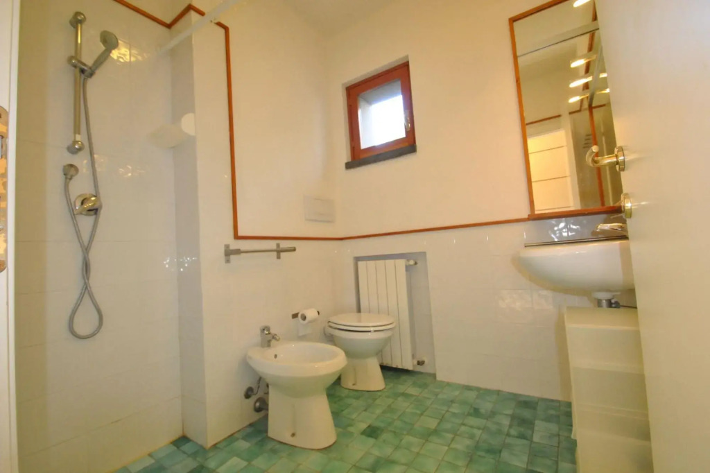 In vacation residence , 40 mt from the sea, apartment for 4-6 people, on the first floor with terrac-Villa Marina - INT. 6 trilo Ponente