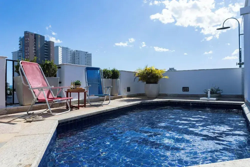 Cobertura com Piscina privativa e AC