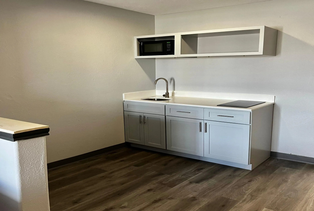 Super 8 by Wyndham Sealy