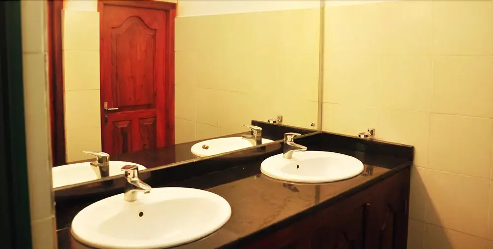 Night Station Hotel
