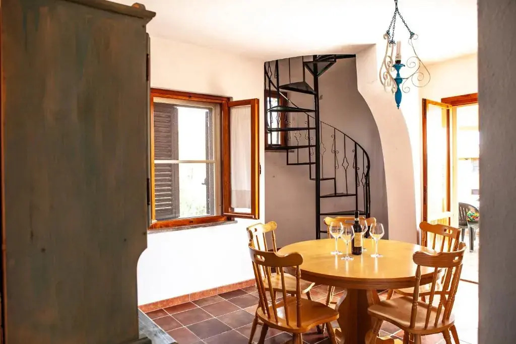 Casa Vacanze a 200 mt spiaggia con 5 camere 2 bagni e 9 posti letto