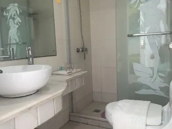Box Space Xinzhiwan Hotel (Shanghai Bay University City Branch)