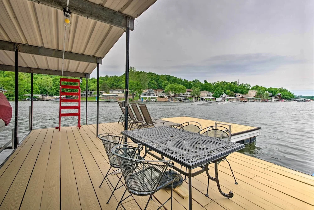 2 Decks, Dock, Fire Pit! Waterfront Lake Ozark Gem