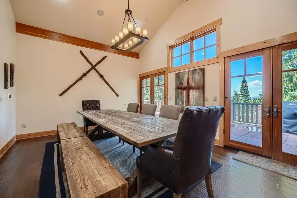 Peaks Paradise 4 Bedroom Home by RedAwning