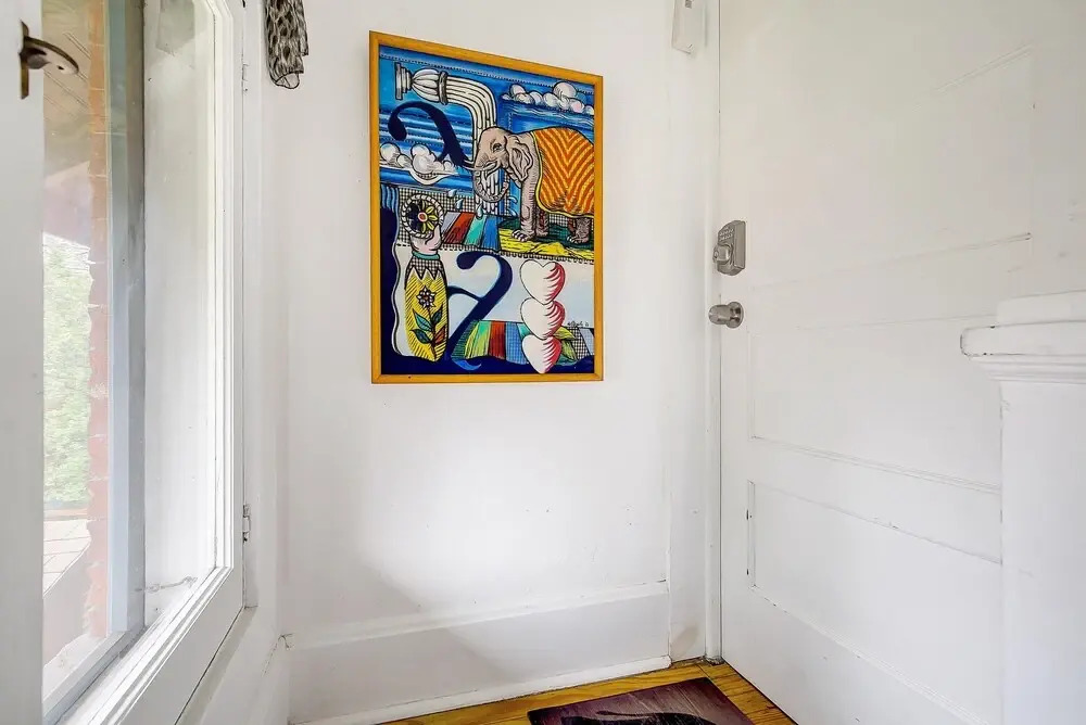 Darling Detached Villa in Heart of Cap Hill
