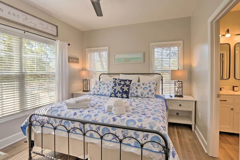 Steps to Sand: Hilton Head Retreat w/ Pool Access!
