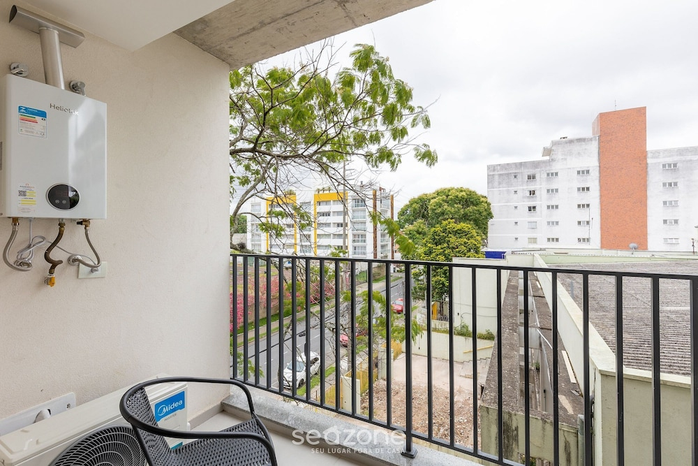 Fully Equipped Apartments Just a few Steps From the Botanical Garden in Curitiba - EBI