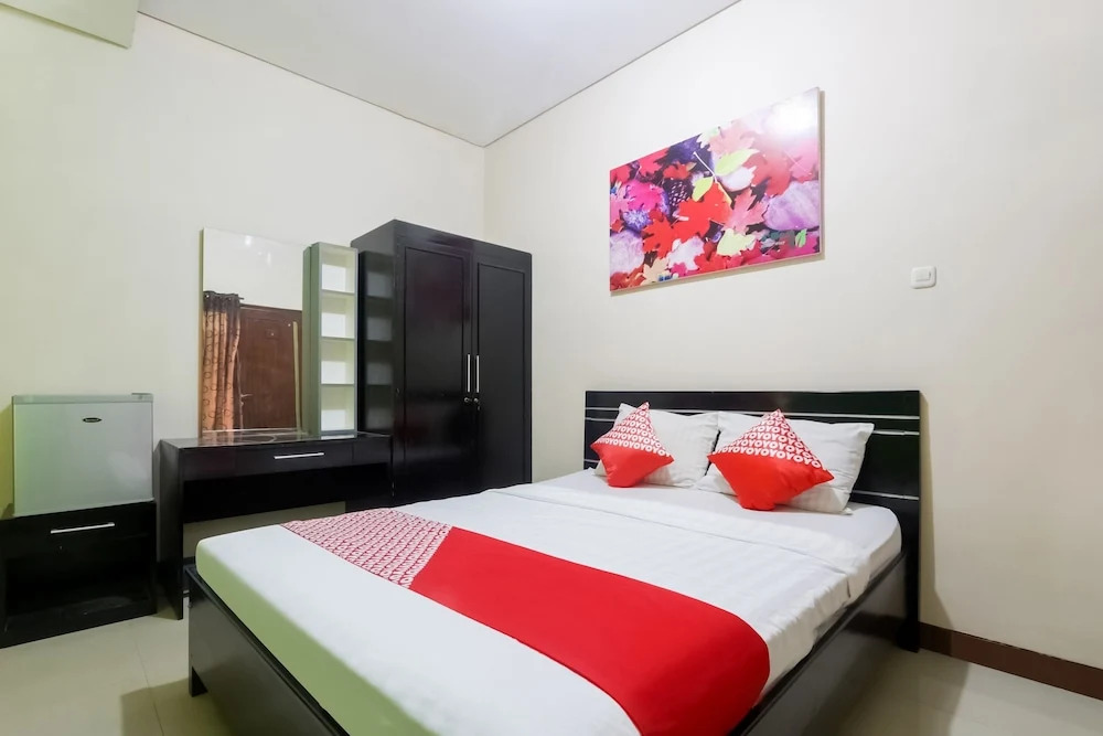 DWaru Homestay Syariah near Jl Slamet Riyadi Mitra RedDoorz