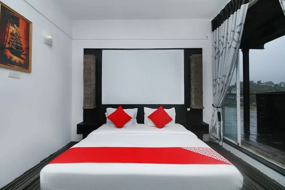OYO 523 Royal Hotel