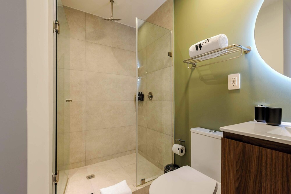w Striking 2BR in the Heart of San Rafael