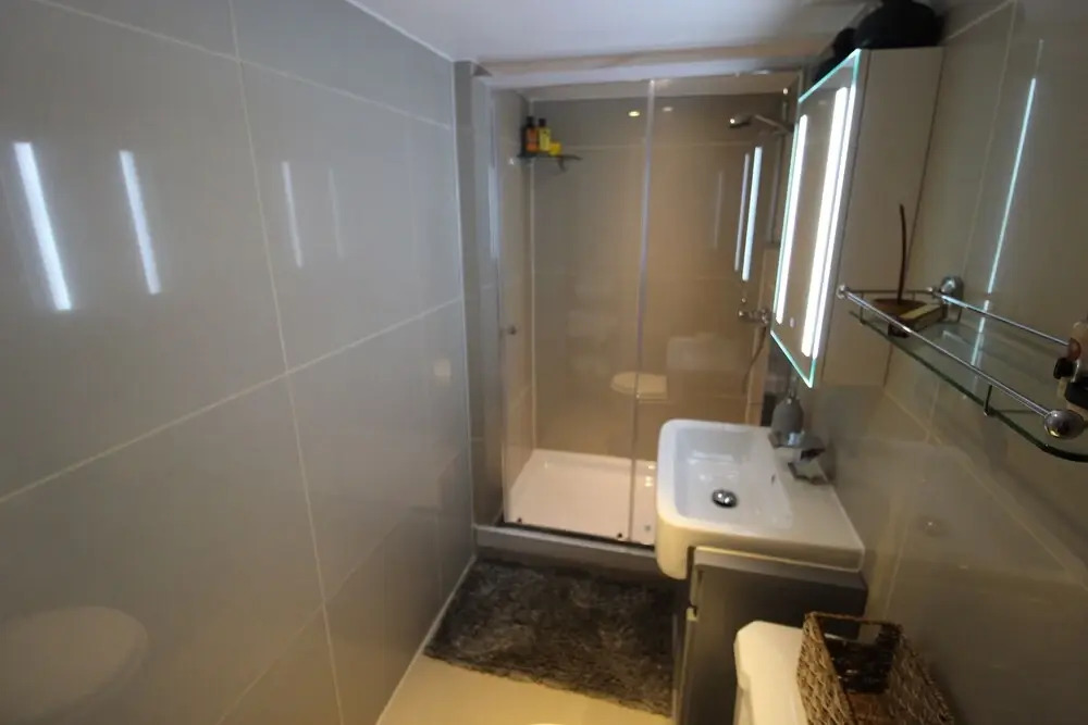 Beautiful Cosy 1 Bedroom Basement Apartment