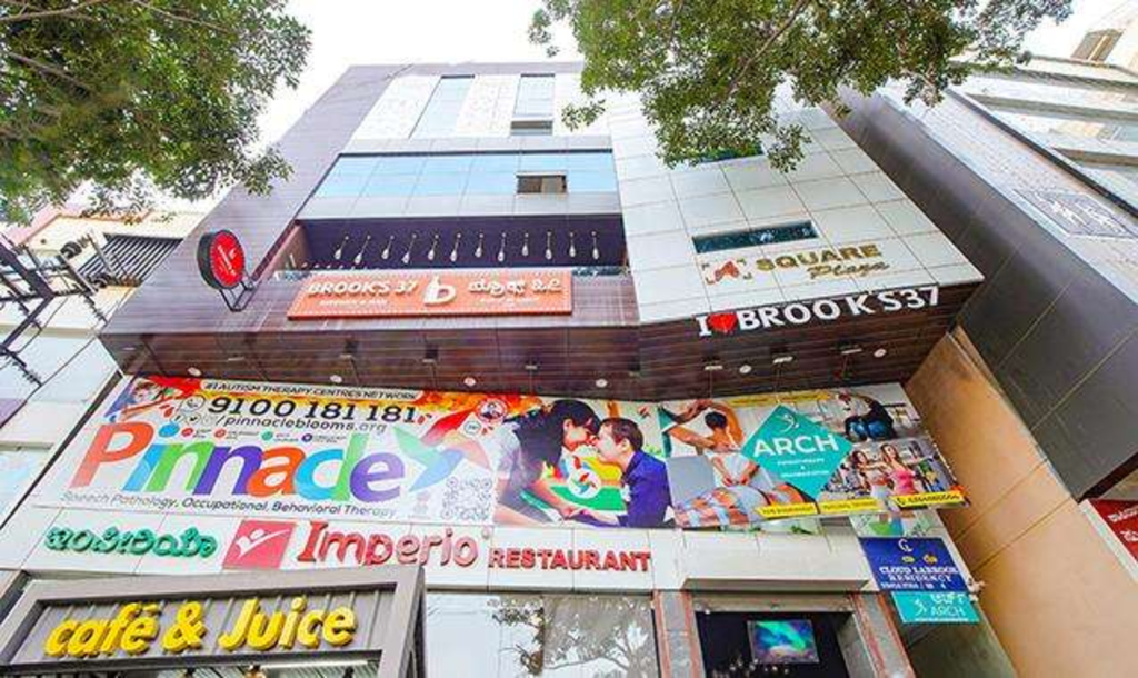 Fabhotel Royal Inn I