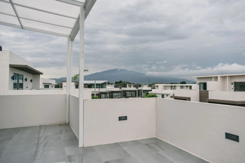 Willing Vacation Villa