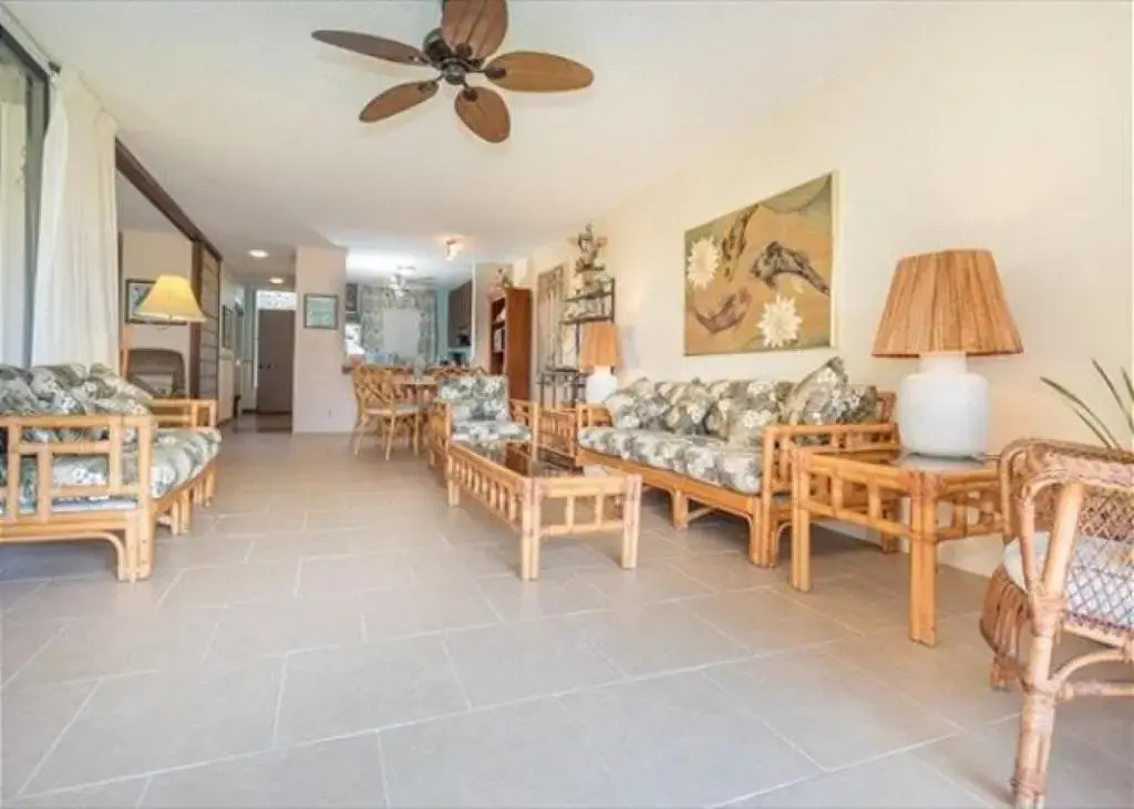 Surf & Racquet Club Lovely open and airy 2bd/2bth 2nd floor unit.