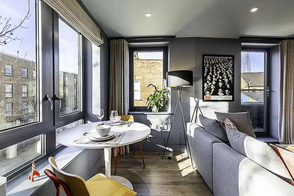 Bermondsey Bliss: Views, Comfort, and City Access!