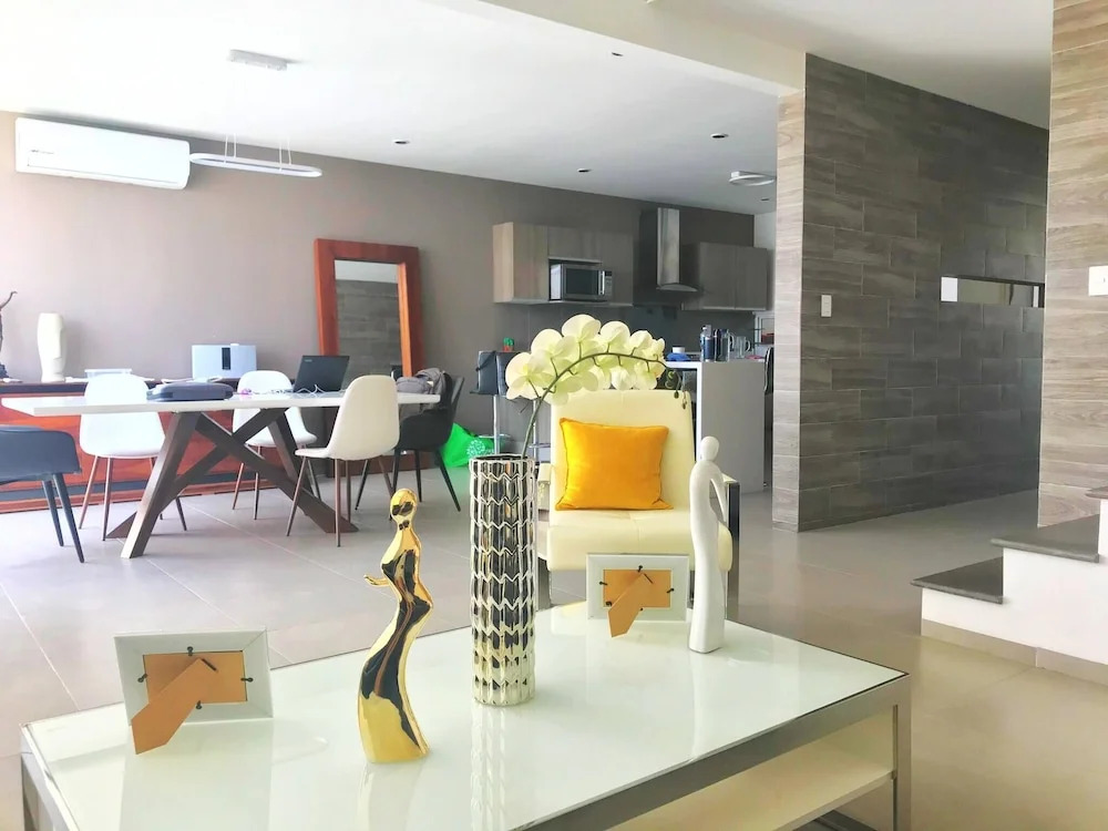 Luxury house with all the amenities Gym Seg Aa cal Pool Tv Wifi