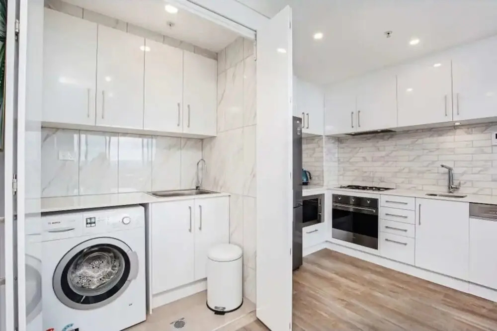 Beautiful 1 Bedroom Gold Coast Retreat With Free Parking