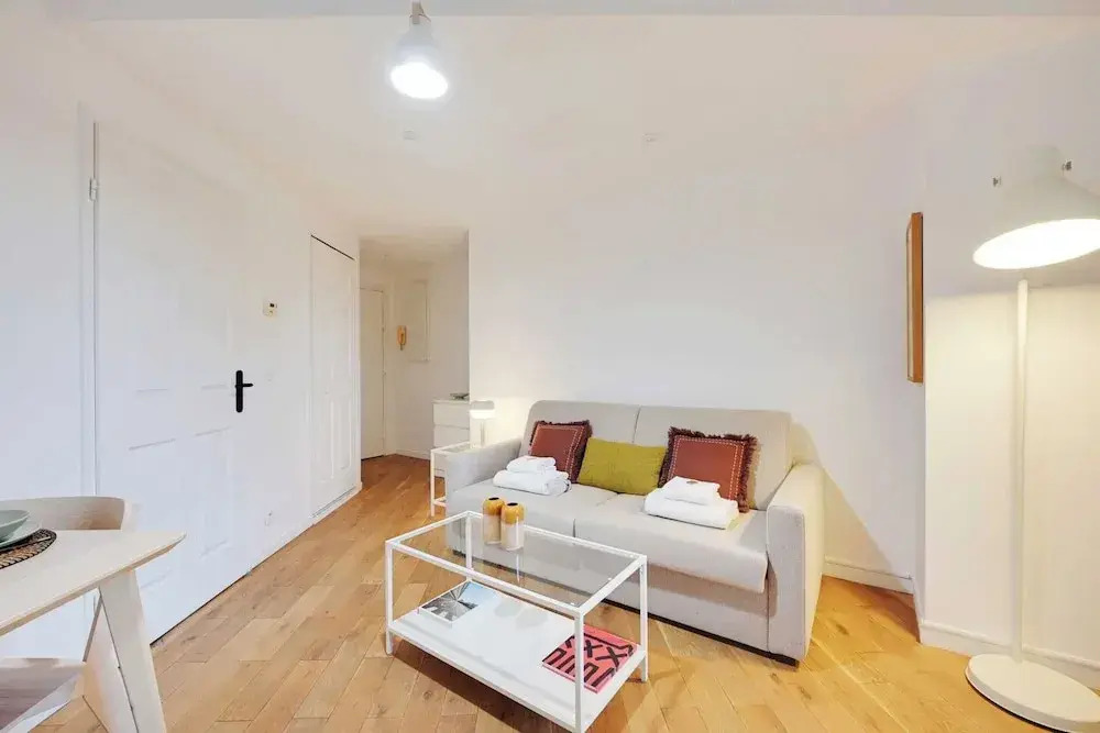 Bright, Modern Studio for 2P - La Defense