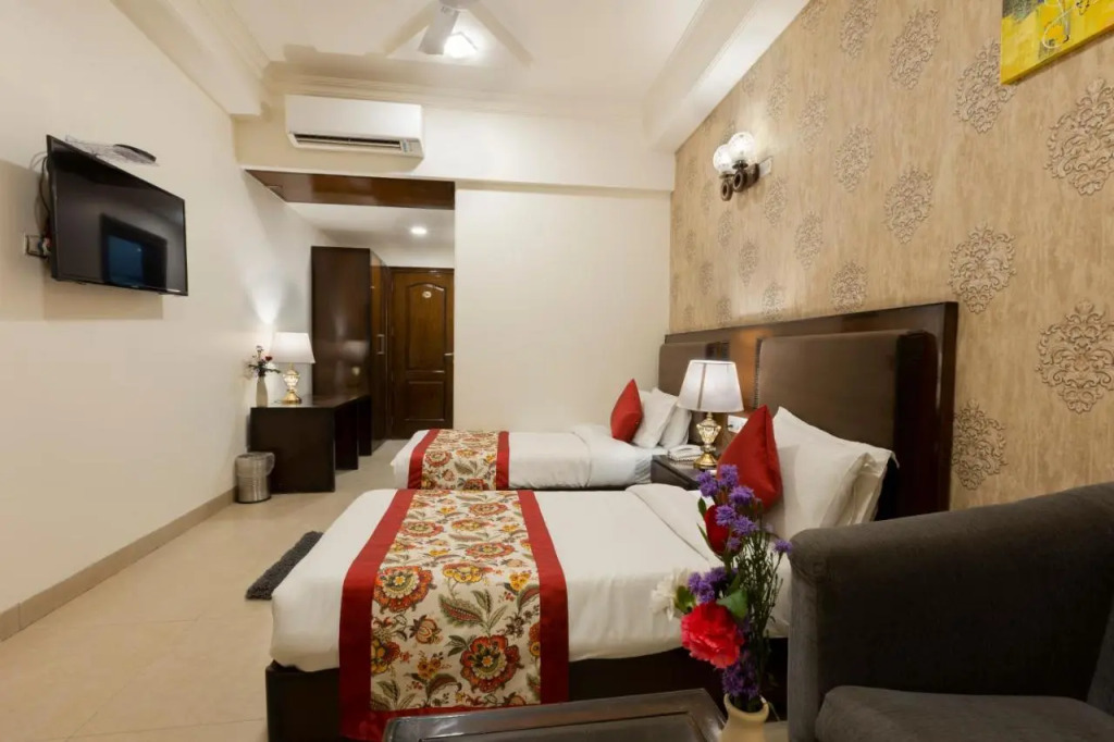 Hotel WHITE & BLUE Delhi Airport