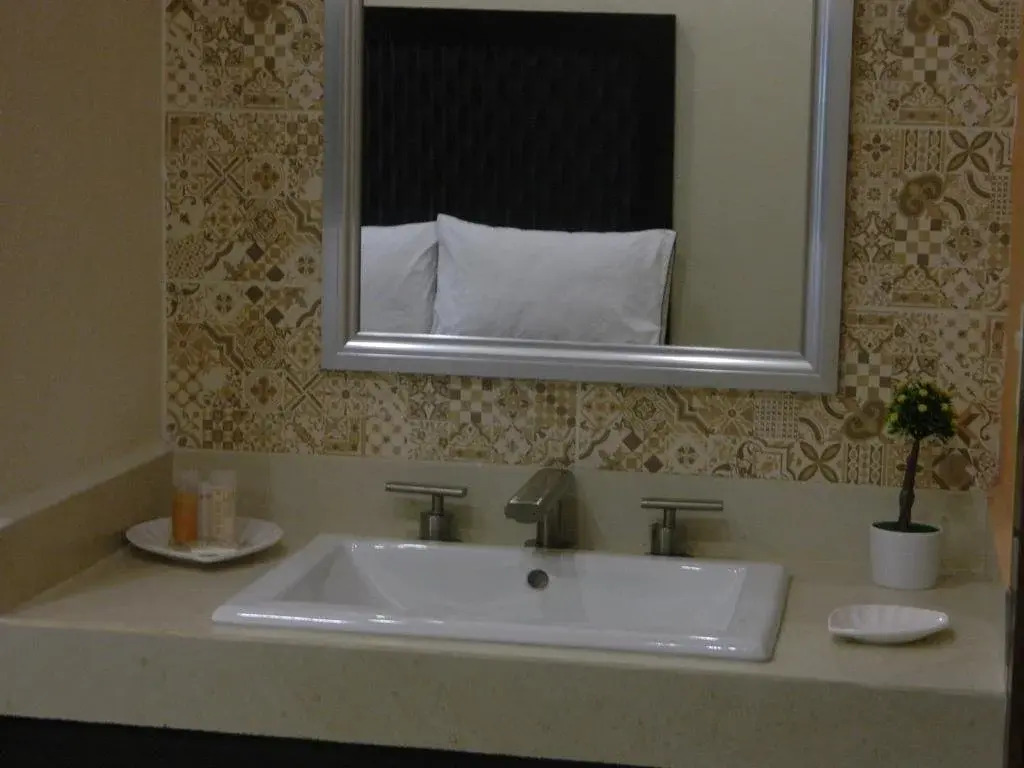 Hotel Plaza Bernal