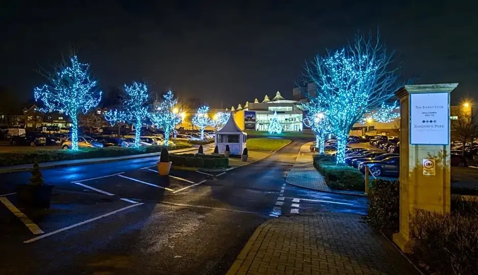 Sandown Park Lodge