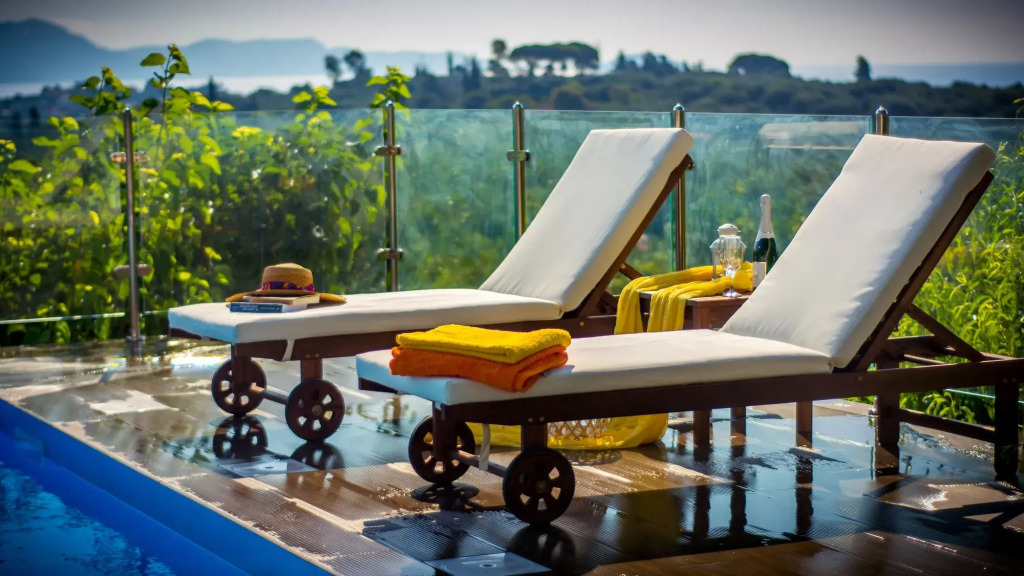 Villa Natura prive swimming pool