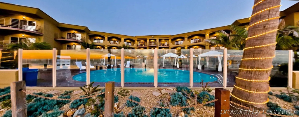 Pacific Terrace Hotel