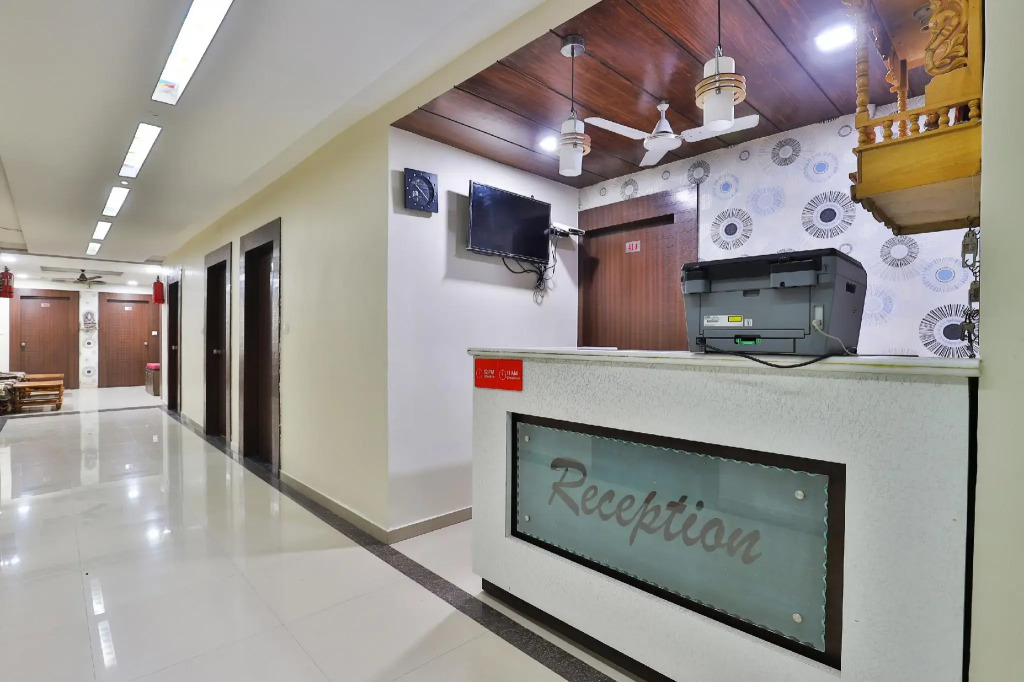 OYO 11985 Hotel Khushboo