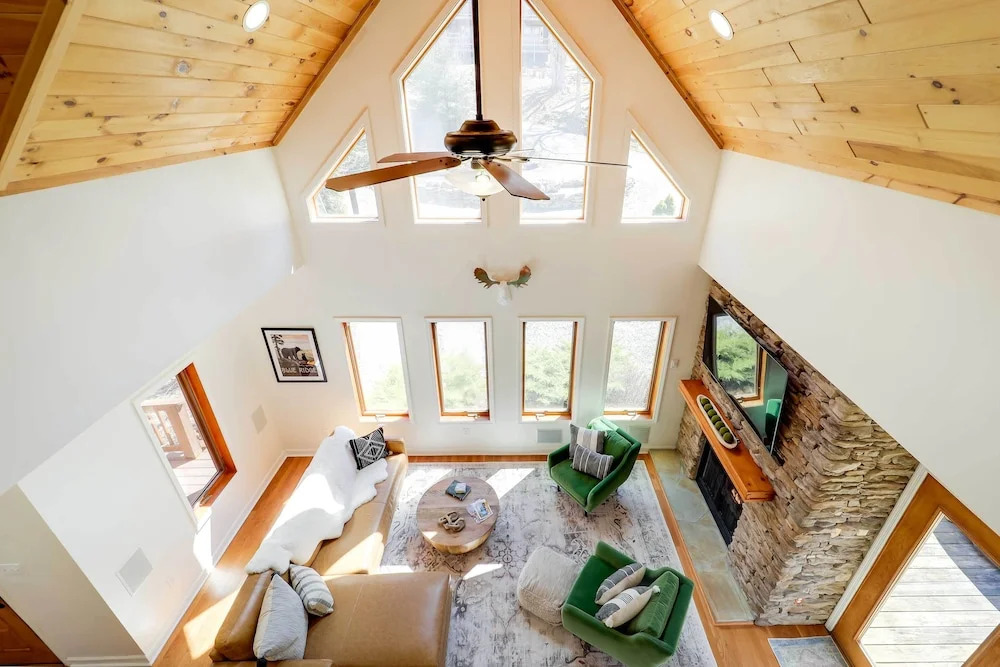 Deck + Scenic Views: Beech Mtn Group Getaway