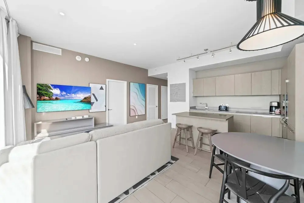 2BR Ocean Penthouse: Private Terrace & Hot Tub