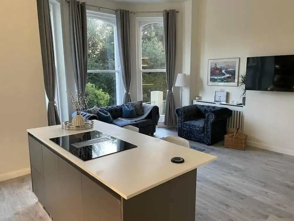 Stunning Apartment in Clifton Gardens, Westend