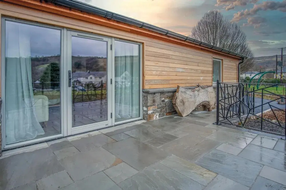 Suite 3 - Sleeping Giant Hotel - PEN Y CAE Inn