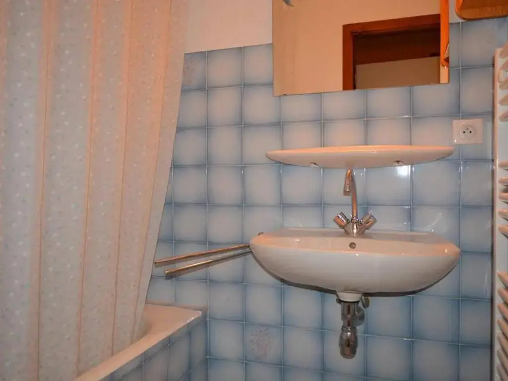 Appartement cosy au pied des pistes - 4 pers, parking - FR-1-241-168