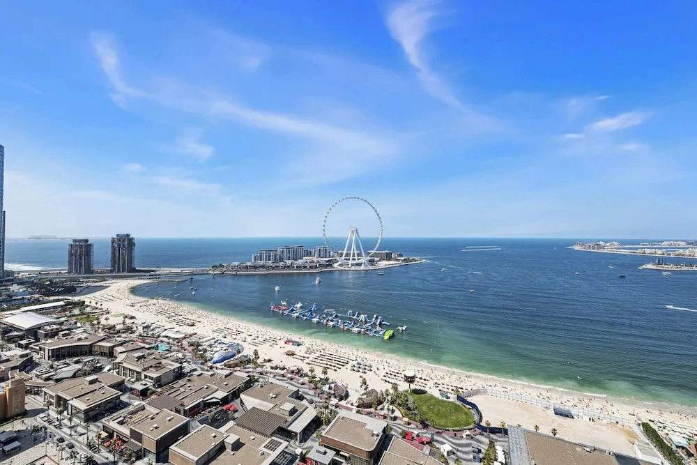 Fully Upgraded 2BR Direct Beach Access