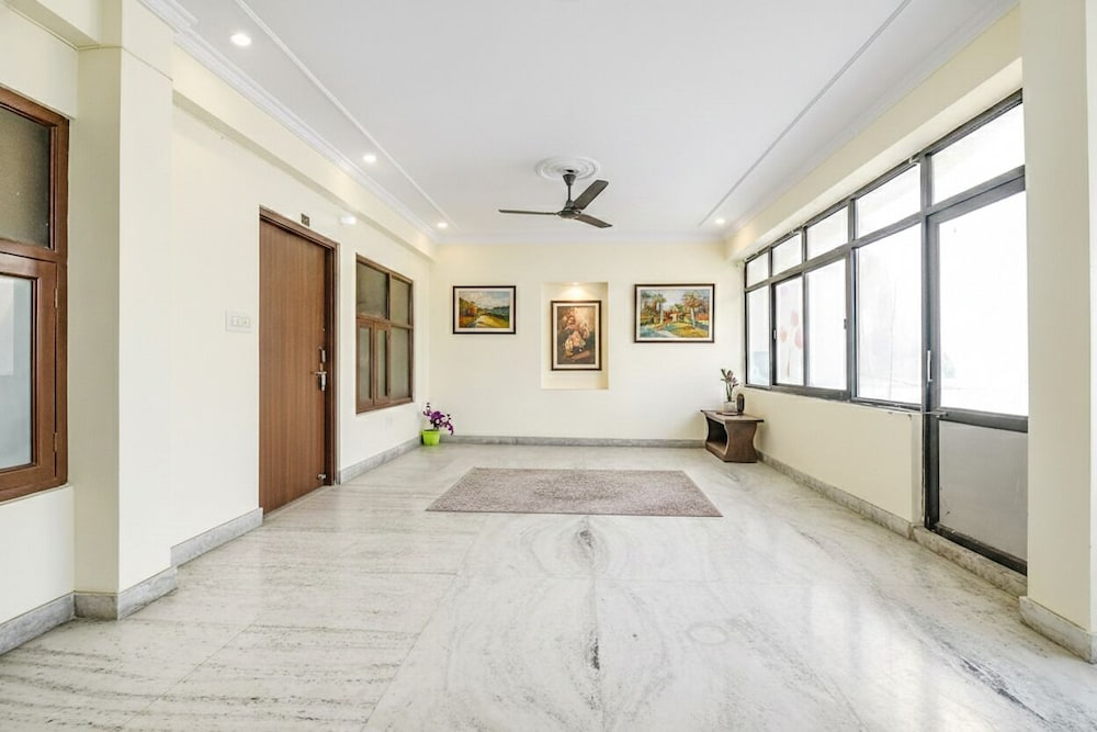 Fabhotel Royal Palace I